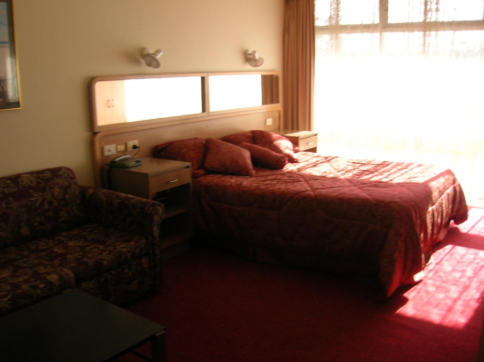 Peninsula Motor Inn Tyabb ภายนอก รูปภาพ