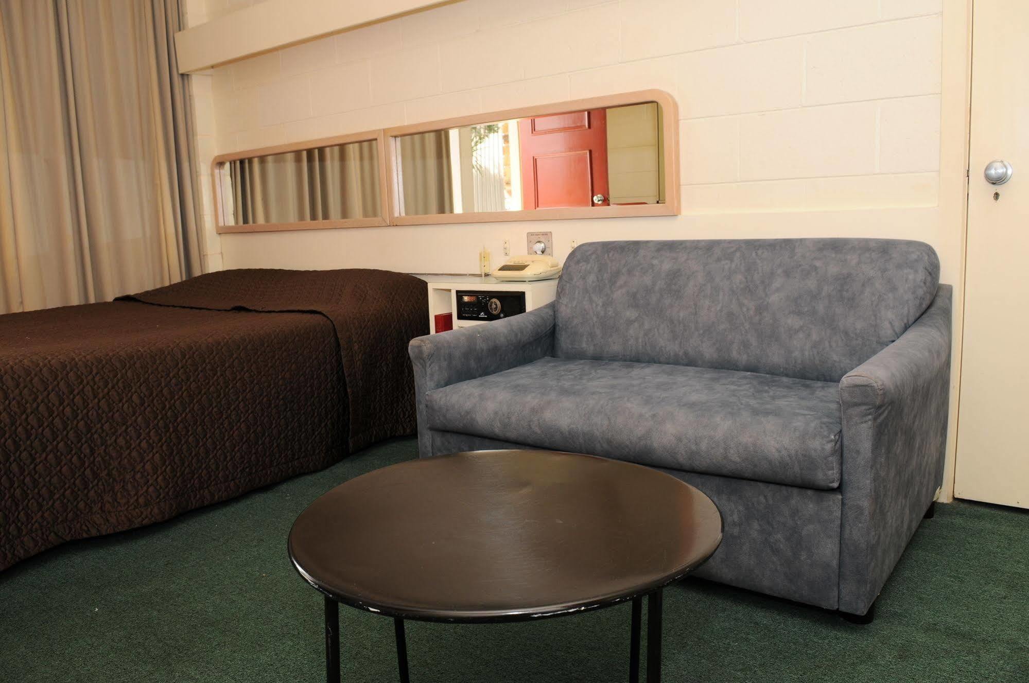 Peninsula Motor Inn Tyabb ภายนอก รูปภาพ