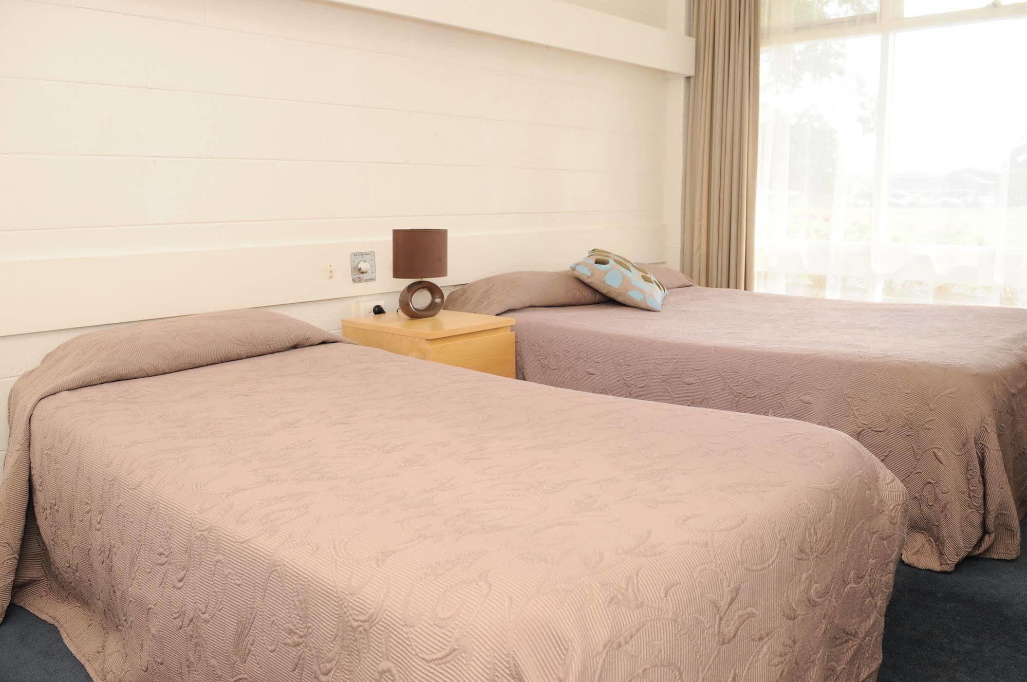 Peninsula Motor Inn Tyabb ภายนอก รูปภาพ